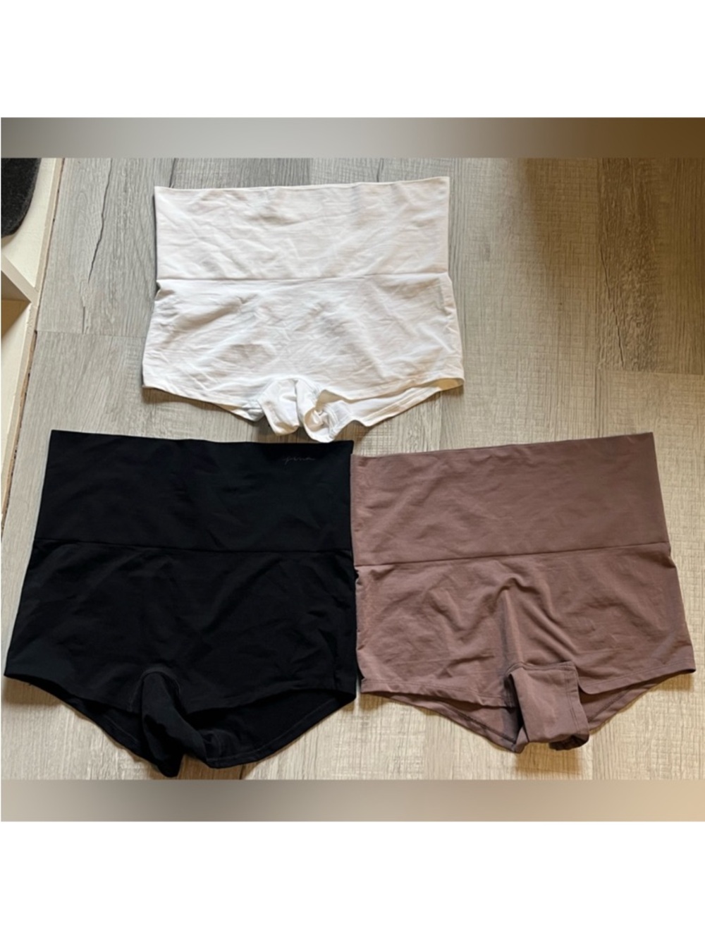 SeamlessShaping Brief Panty
Set of three